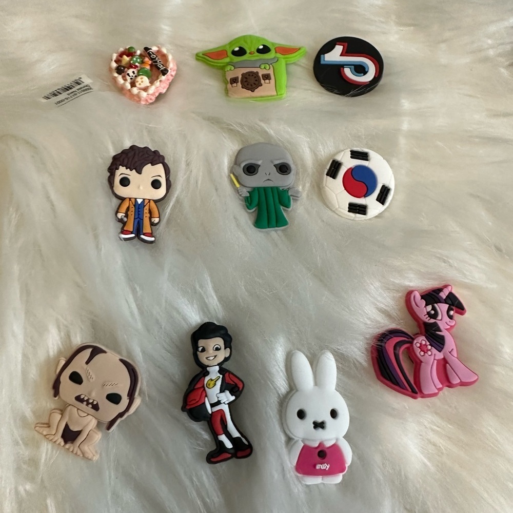 🩷5/$10. 10 croc charms